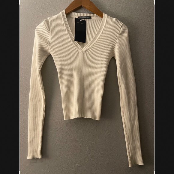 Brandy Melville White Milena Sweater - Picture 7 of 10